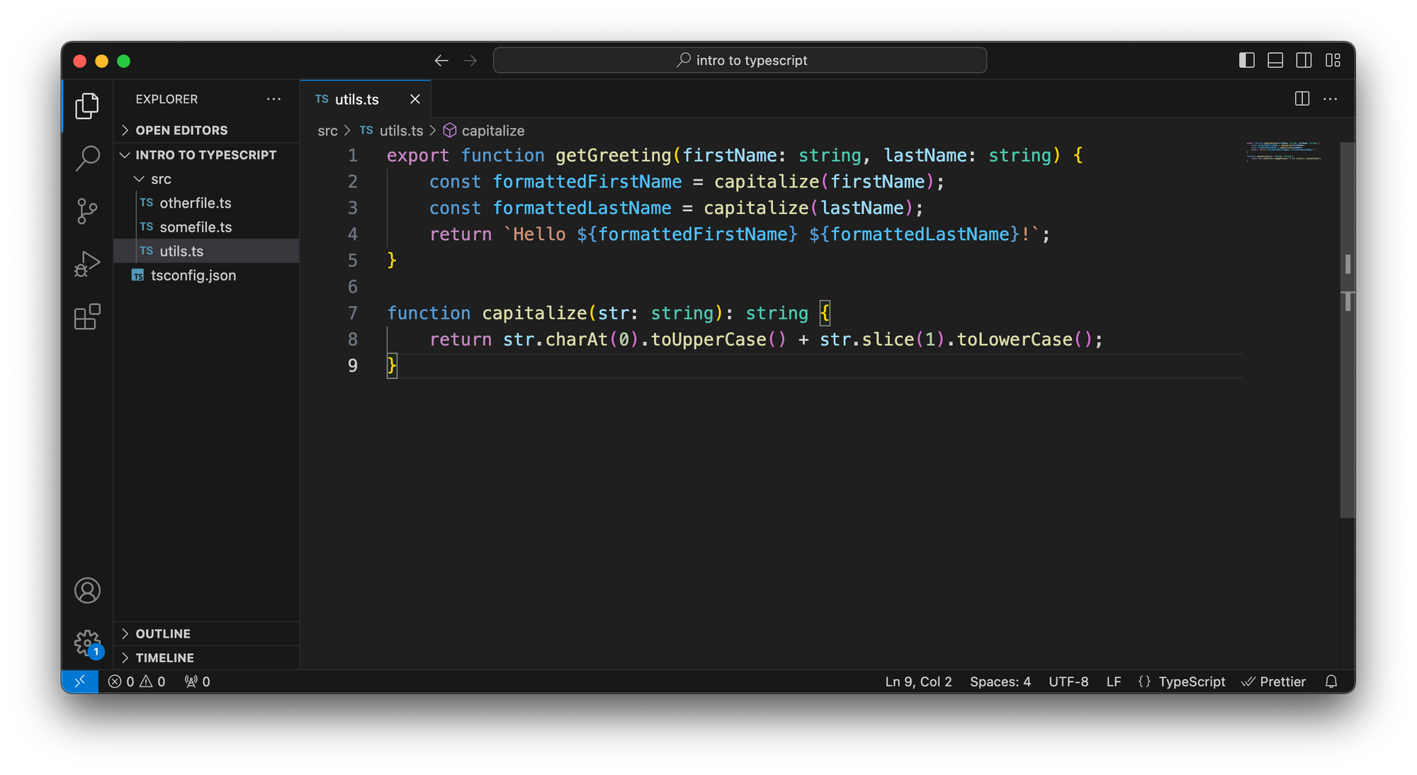 VS Code con un archivo TypeScript simple. En este archivo, definimos una función 'getGreeting' que recibe dos argumentos, un nombre y un apellido. El tipo de ambos argumentos es un string.