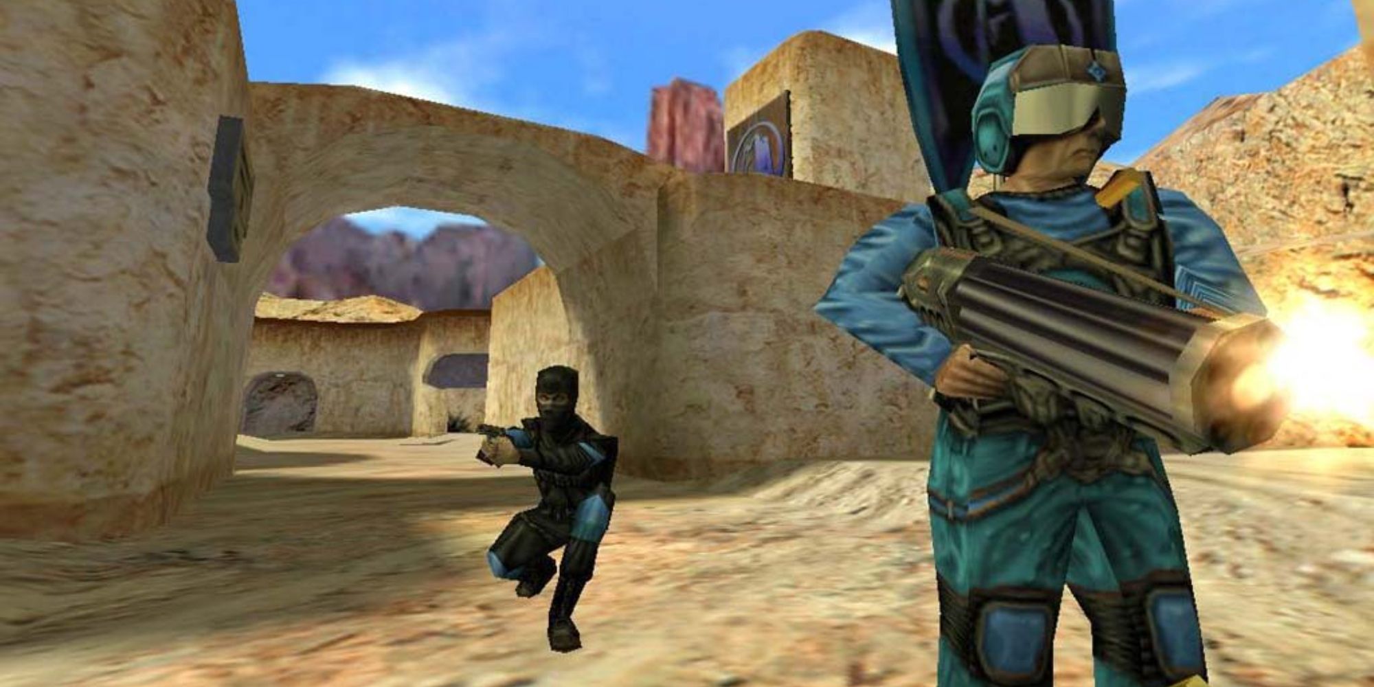 Синие игроки сражаются в песчаной среде в Team Fortress