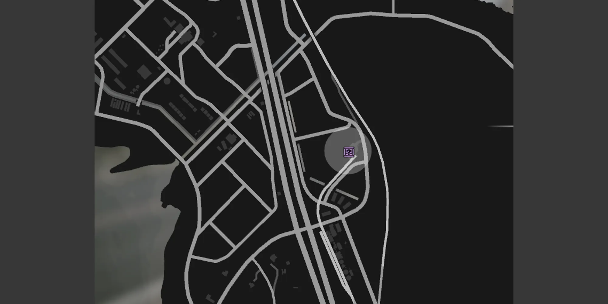 画像はグレープシード鉄道ターミナルの場所を示すGTAオンラインのマップの一部を示しています。この場所は灰色の円と紫色のG's Cacheボックスのアイコンで表示されています。
