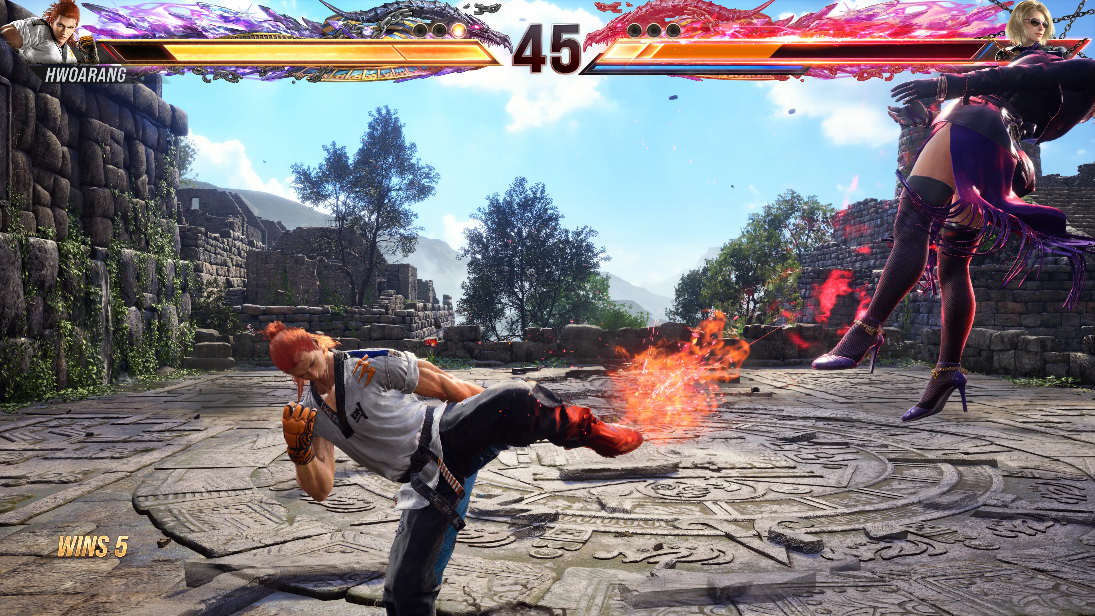 Hwoarang lançant et jonglant avec Nina avec des coups de pieds puissants dans Tekken 8