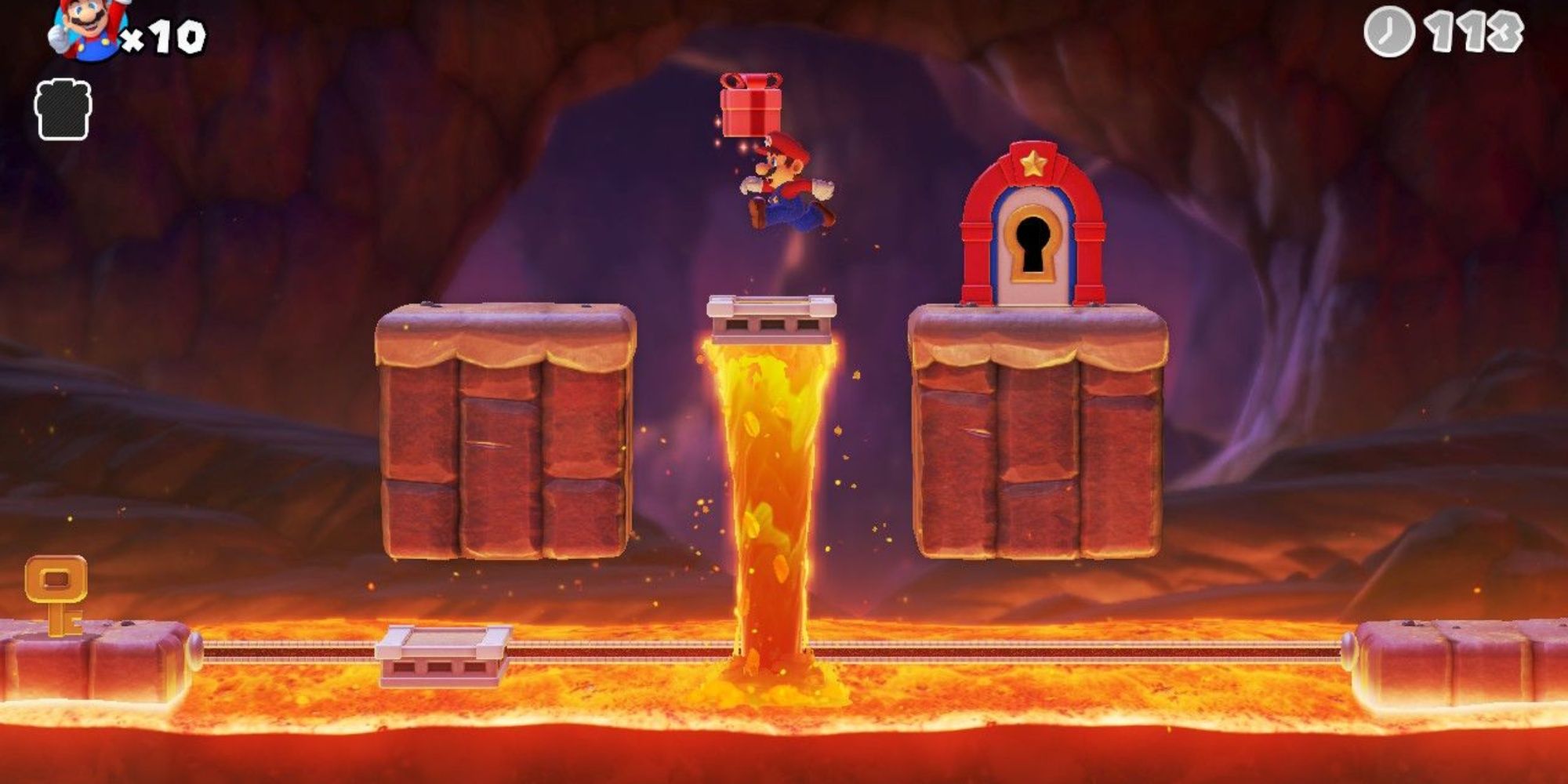 Mario saute pour atteindre le cadeau rouge au-dessus de la lave