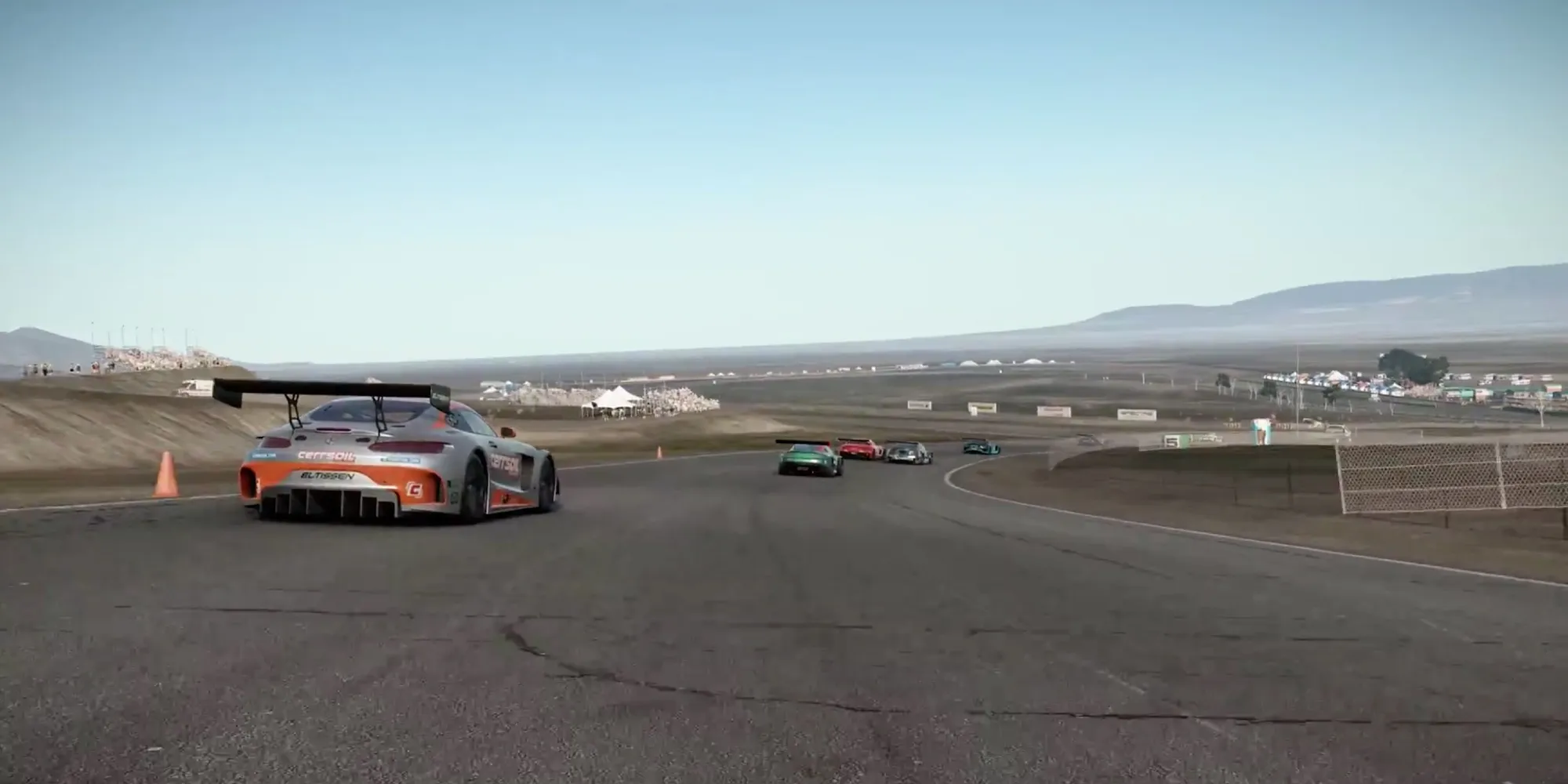 Самые реалистичные гоночные игры - Project CARS 2 - Игрок разгоняется на трассе