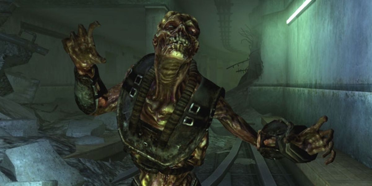A ghoul attacking the player in Fallout 3