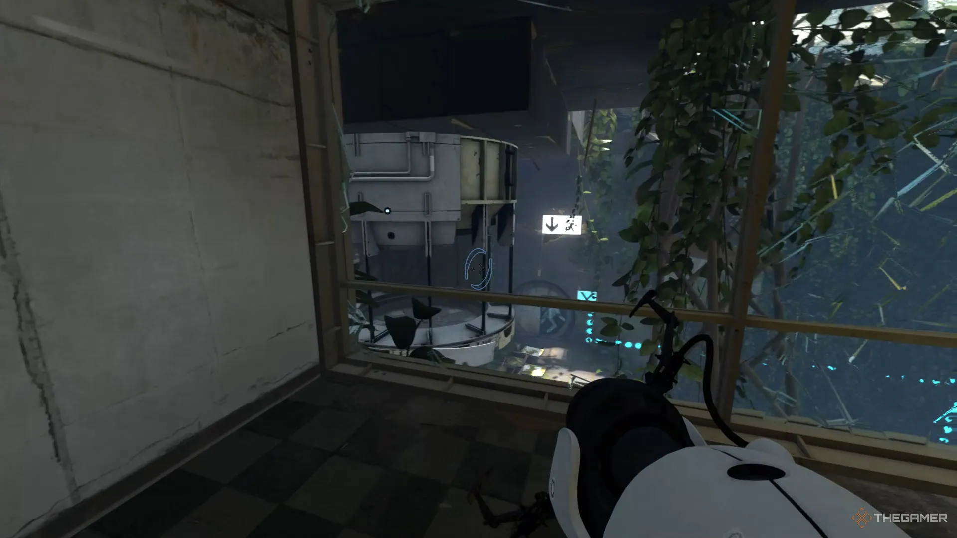 Uma captura de tela de Portal Revolution mostrando o personagem olhando através de uma janela sem vidro