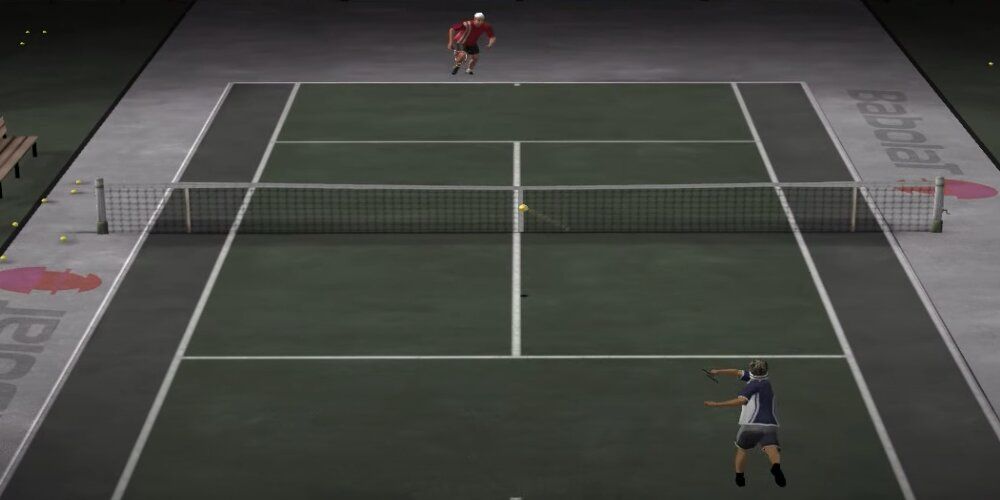 两名球员在网球场上对抗球