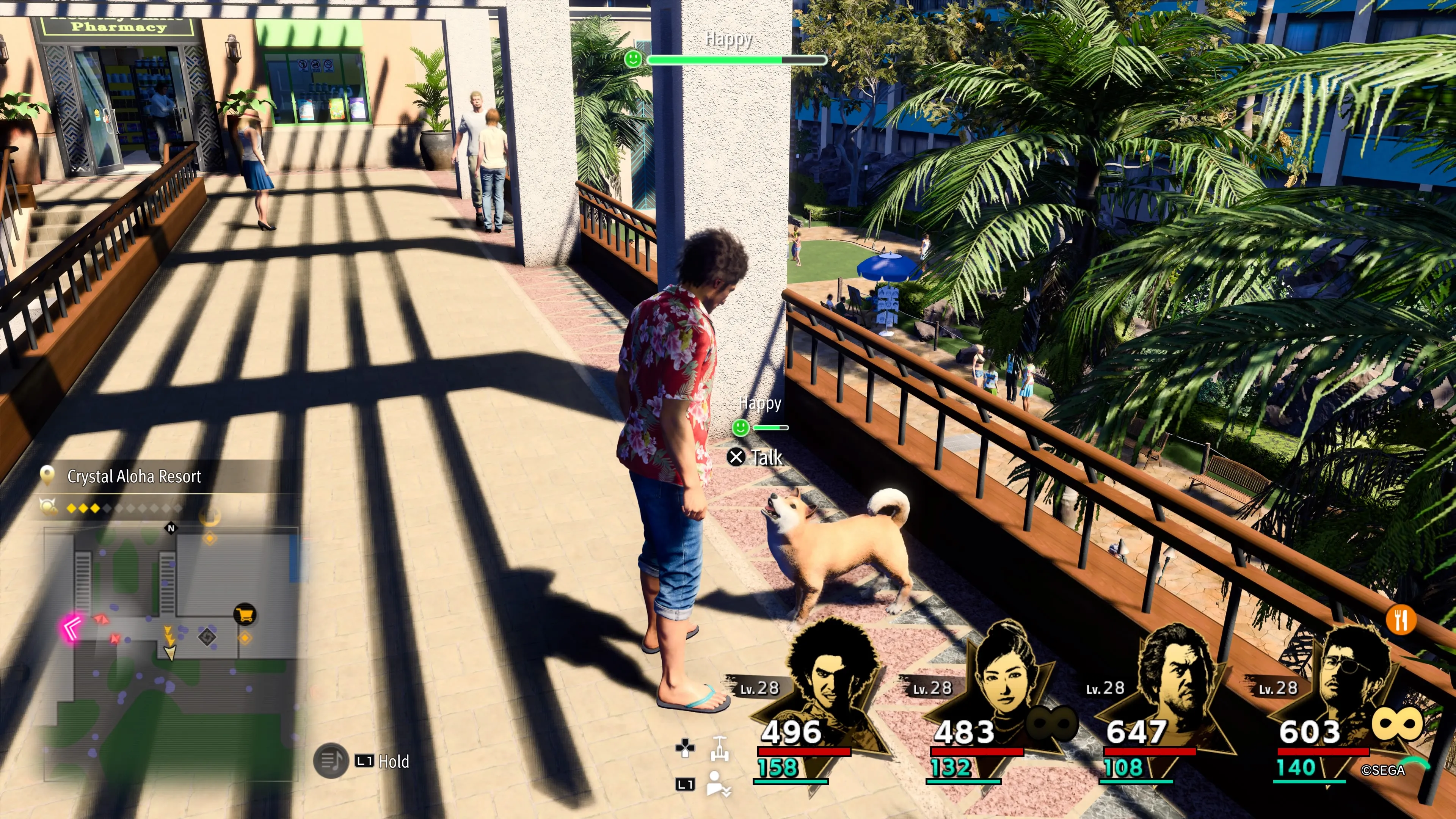 Kasuga站在《龙之如意：繁荣无限》水晶Aloha度假村前，一只名叫Happy的狗站在旁边。