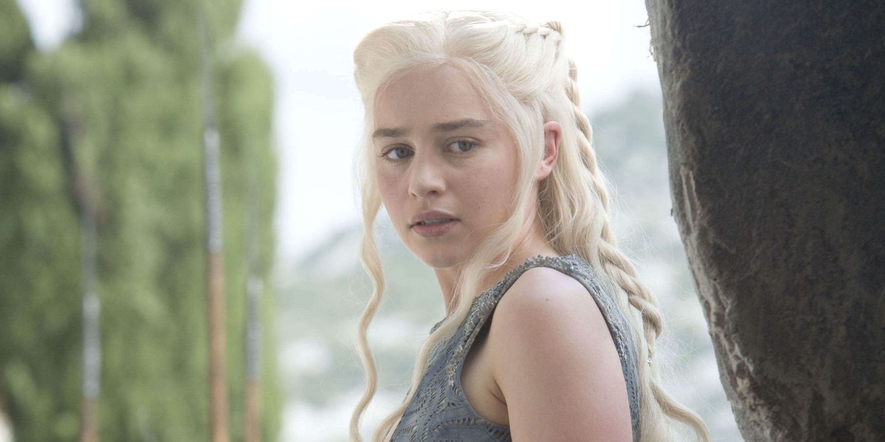 Daenerys Targaryen guarda in una grotta a Meereen