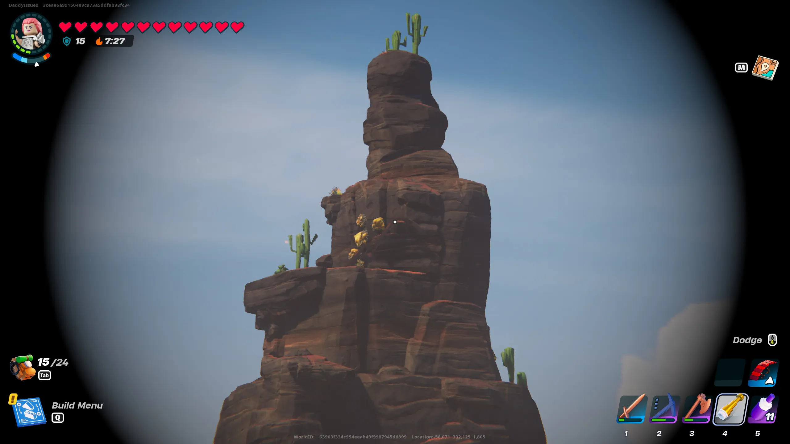 Un'immagine da Lego Fortnite di una montagna ingrandita vista attraverso il cannocchiale.