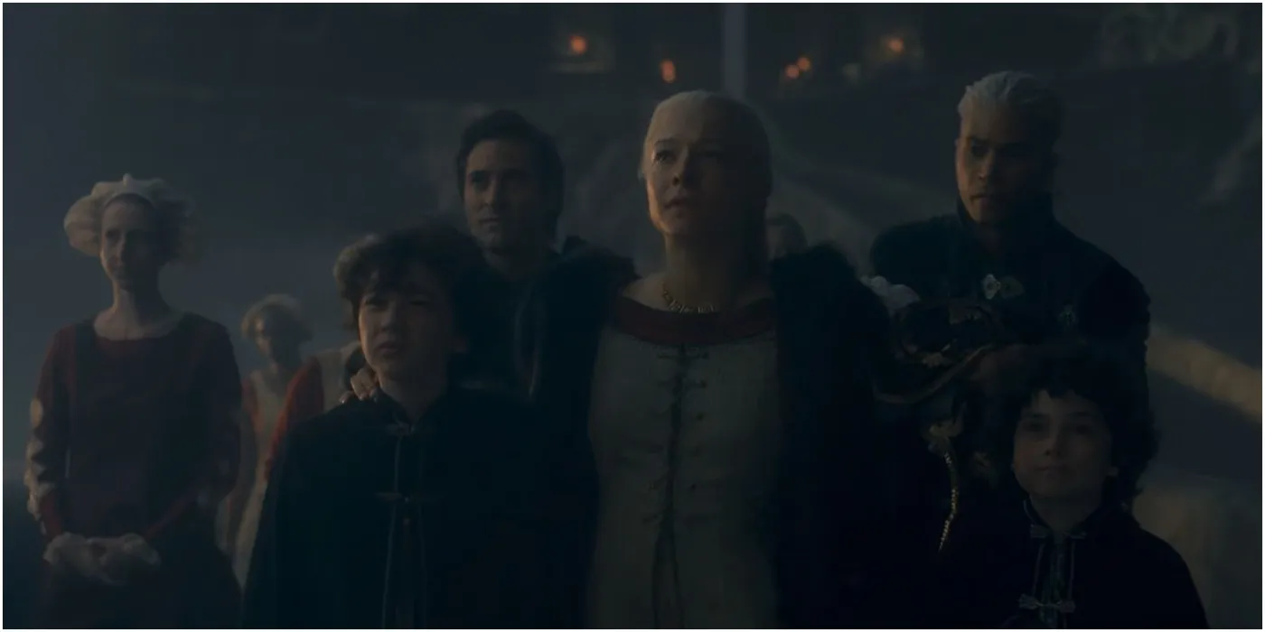 Рейнира и ее семья прибывают на Драконий камень в доме Драконов