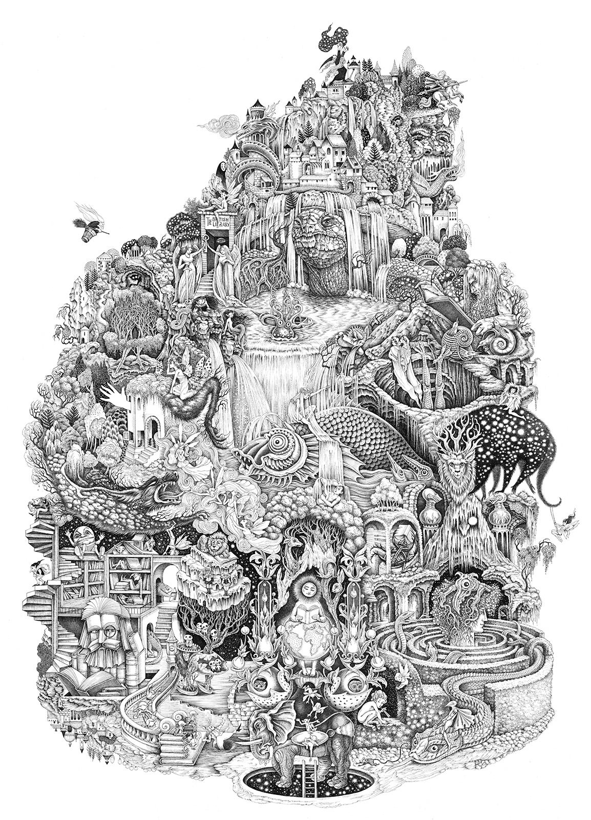 L'image d'affiche en noir et blanc de l'exposition Fantasy: Royaumes de l'Imagination de la British Library. Elle montre une sorte de montagne d'images de fantasy agencées ensemble, provenant de nombreuses histoires de l'exposition. Il y a un dragon, une fée, et ainsi de suite.