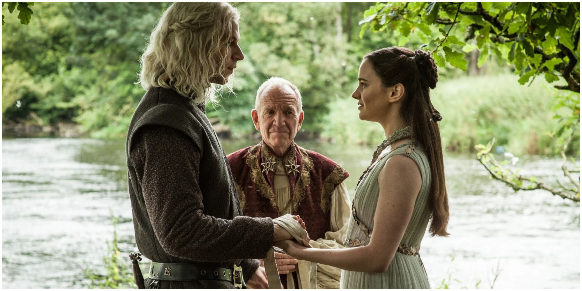 Ceremonia de boda secreta de Rhaegar Targaryen y Lyanna Stark realizada por el Septón Supremo en Game of Thrones.