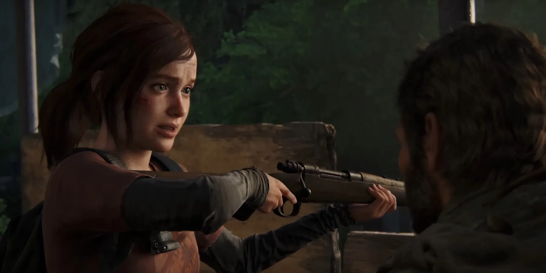 Joel tire avec un pistolet dans The Last of Us Part I
