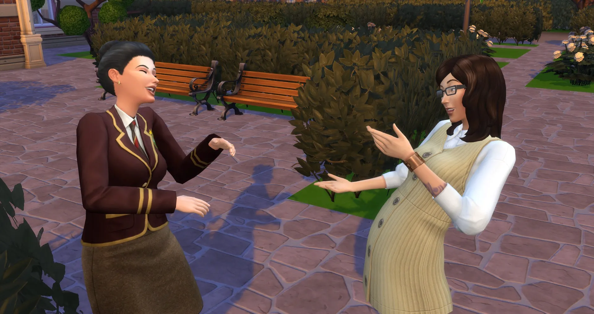 Deux Sims femmes riant pendant une interview