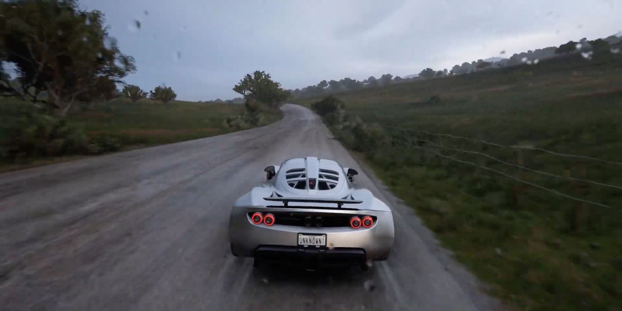 Forza Horizon 5 - Hennessey Venom GT - Jogador dirigindo na chuva