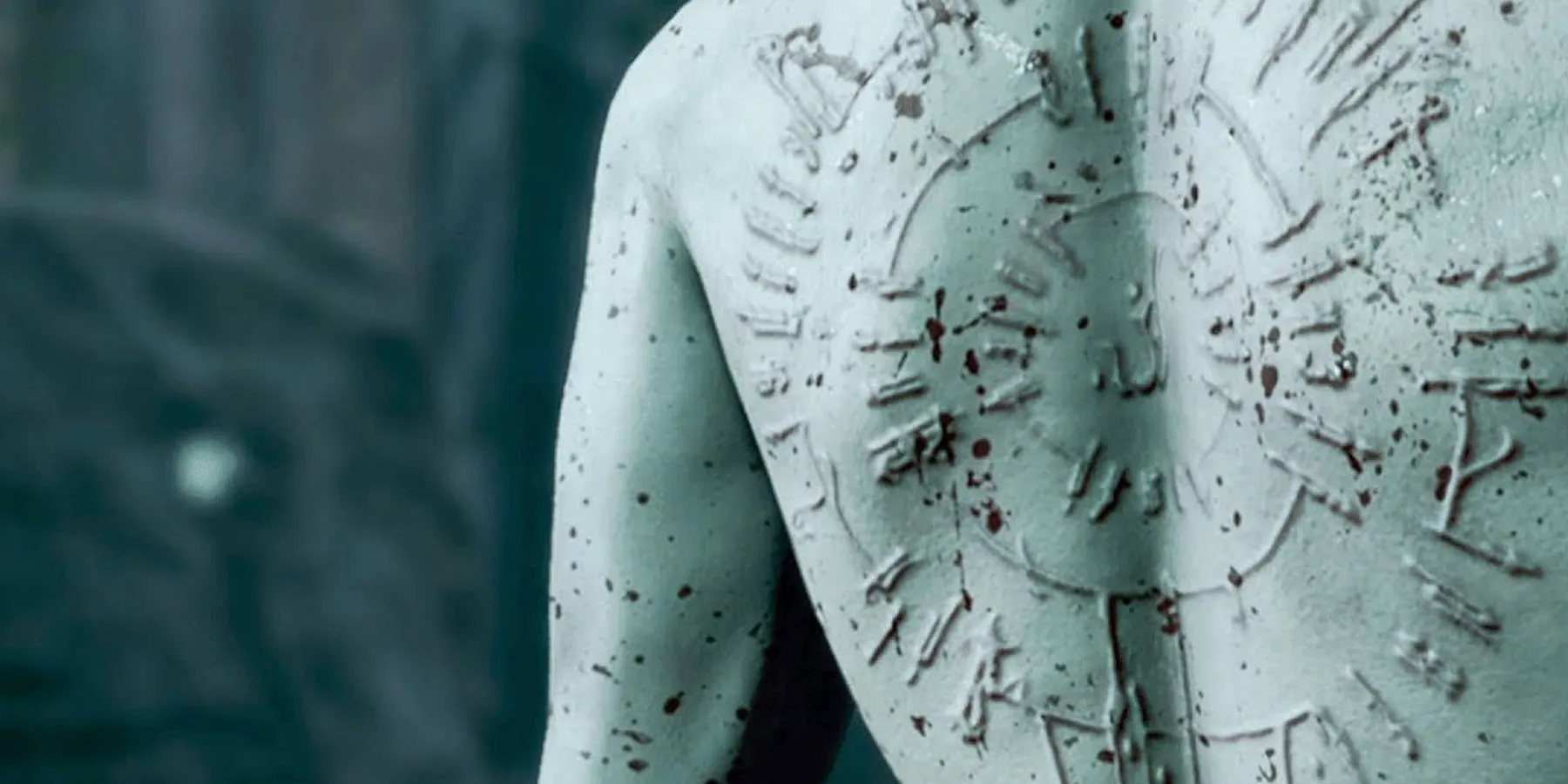 Le cicatrici di Astarion sulla schiena durante L'Elfo Pallido