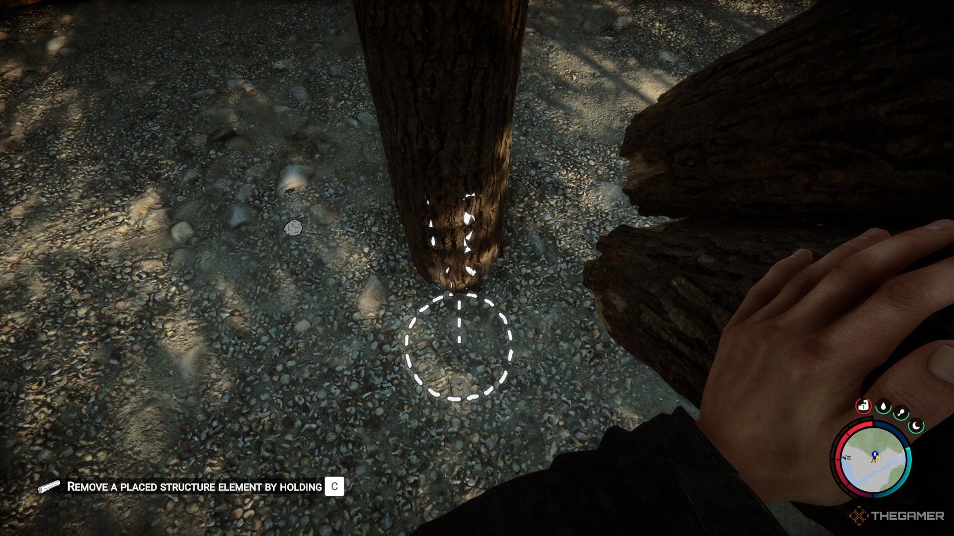 《森林之子》截图显示玩家角色手持两根木头，地面上有一个圆圈，旁边有一根立着的木头，提示进行直线放置。