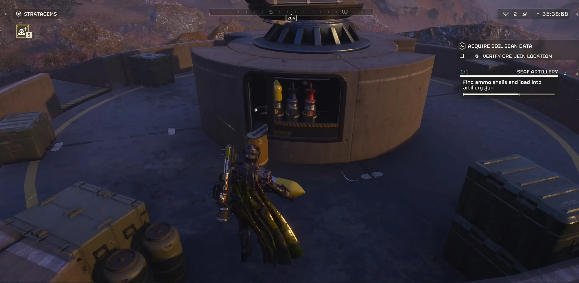 一个玩家将烟雾炮弹带到《Helldivers 2》中的SEAF火炮装填室，红色、蓝色和黄色炮弹已经装好。