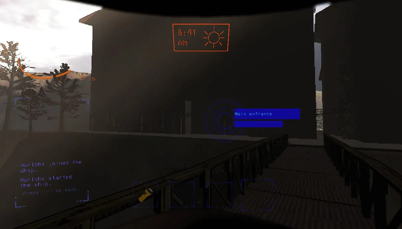 Персонаж игрока стоит на прочном мосту перед комплексом на Вау, а главный вход выделен на экране в Lethal Company.