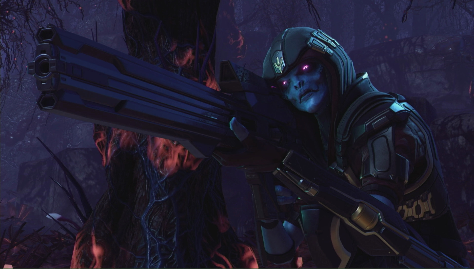 XCOM 2: War of the Chosen. La Cazadora apunta con su rifle mientras está junto a un árbol