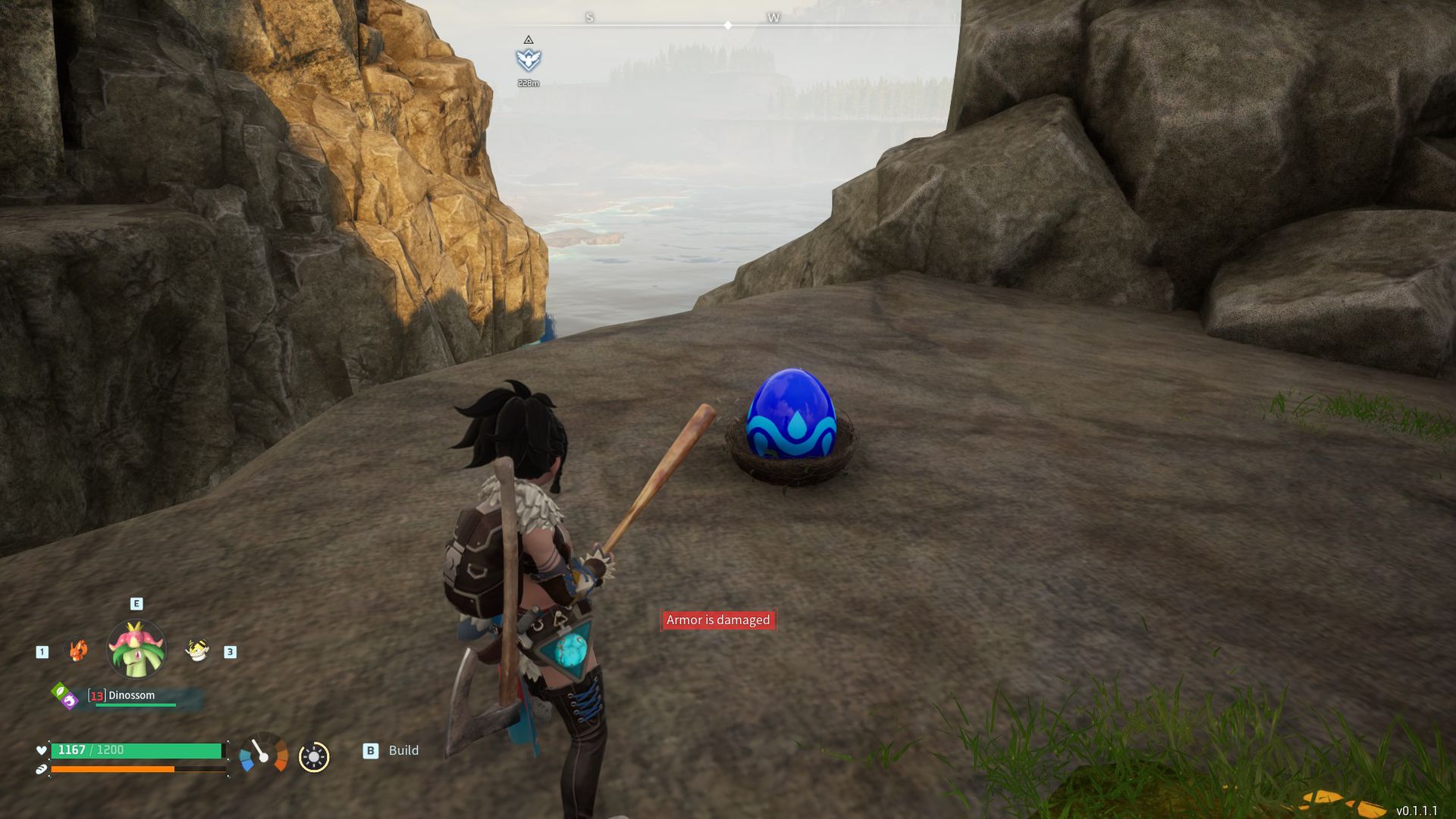一位玩家接近Palworld中的一个蓝色蛋