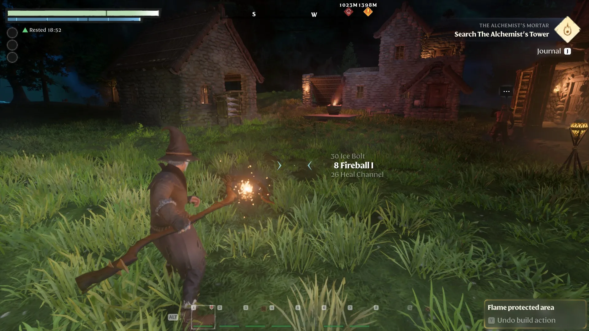 игрок в Enshrouded использует заклинание Fireball I
