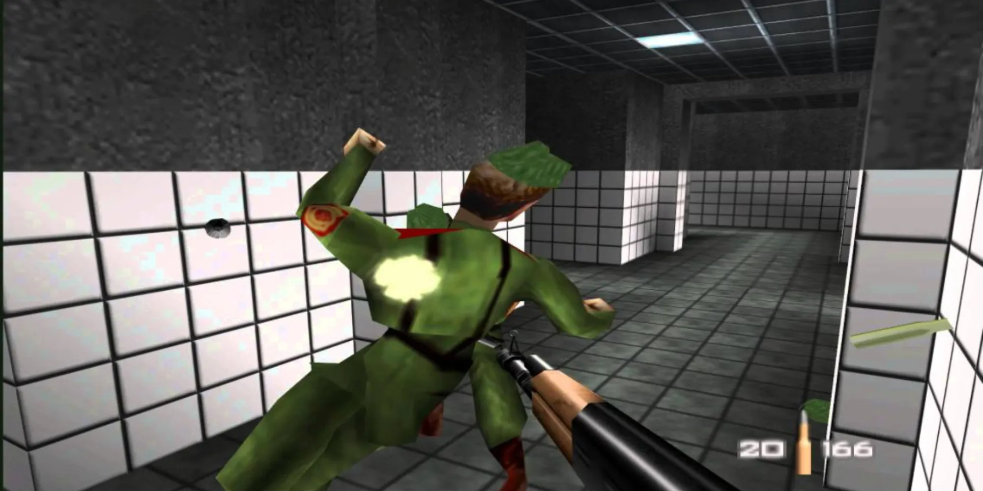 Un jugador disparando a un guardia en GoldenEye 007