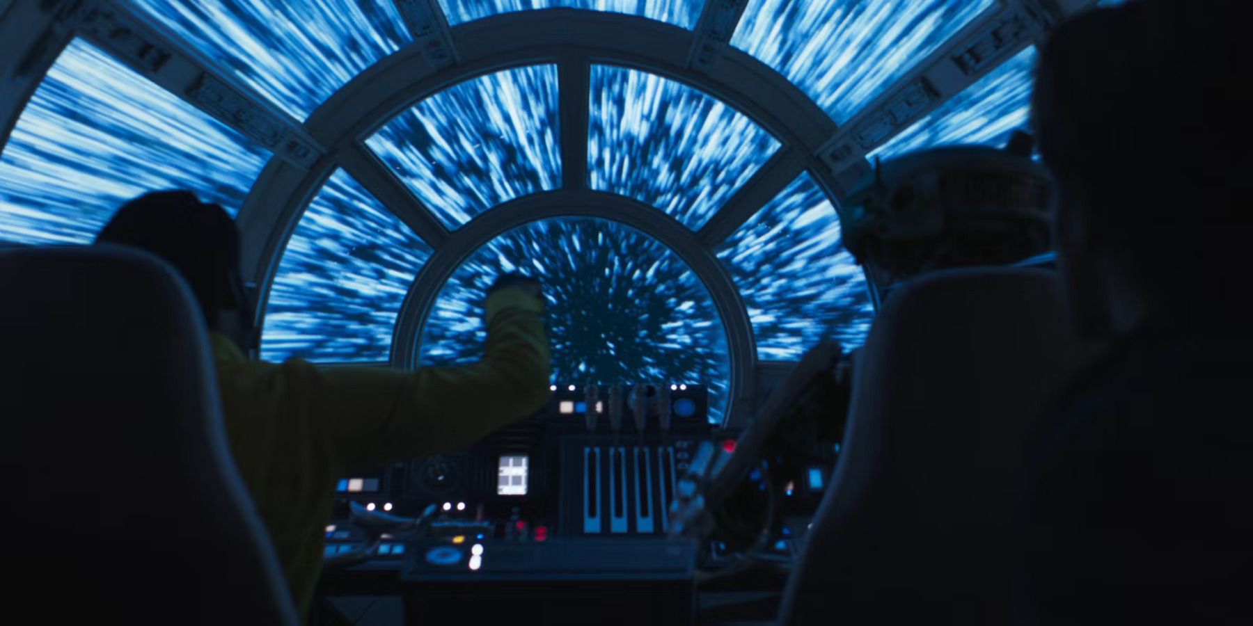 Solo: une histoire de Star Wars - Lando fait entrer le Faucon Millennium dans l'hyperespace