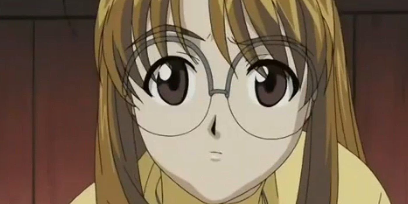 Naru Narusegawa usando gafas