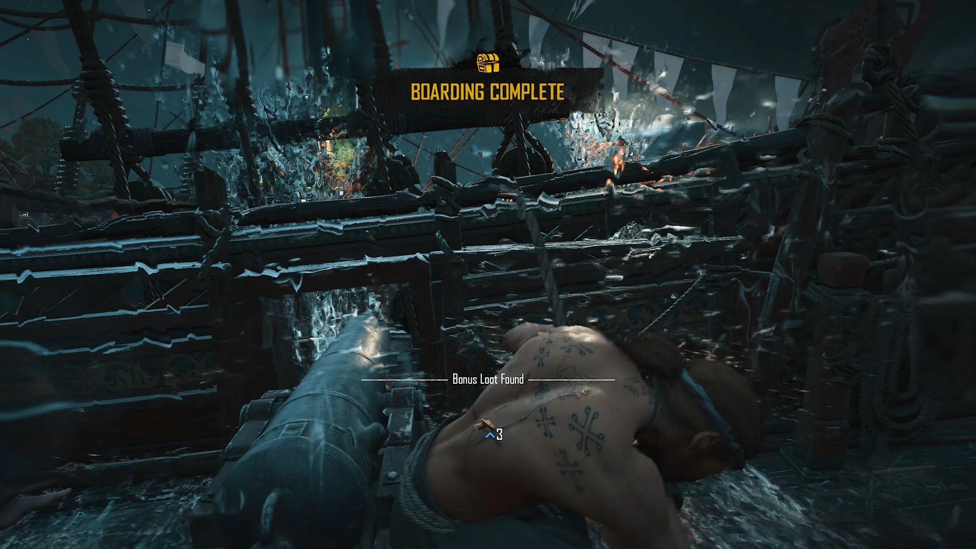 一名玩家在《骷髅与骨头》中收回一艘敌船并成功执行船员登船行动的图像。