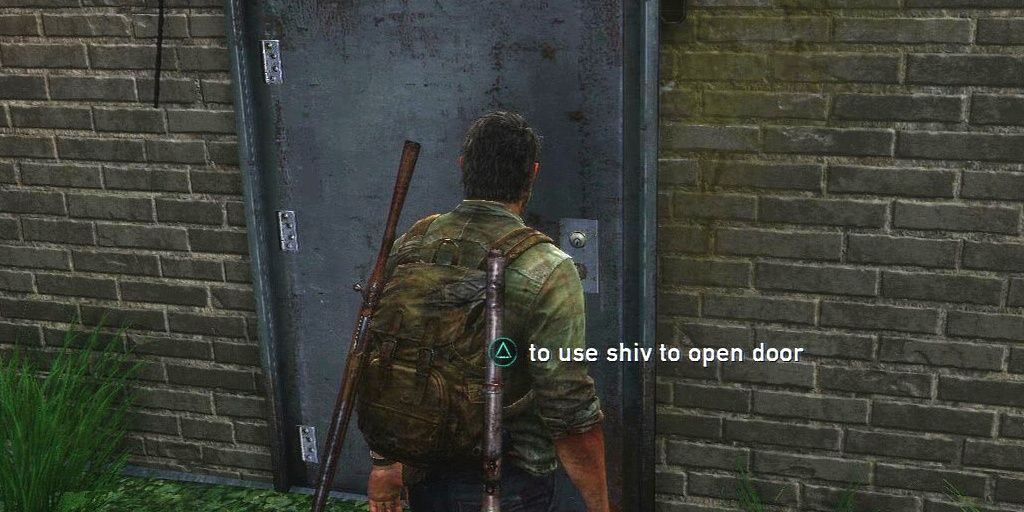 Joel usa un pugnale per aprire la porta in The Last of Us
