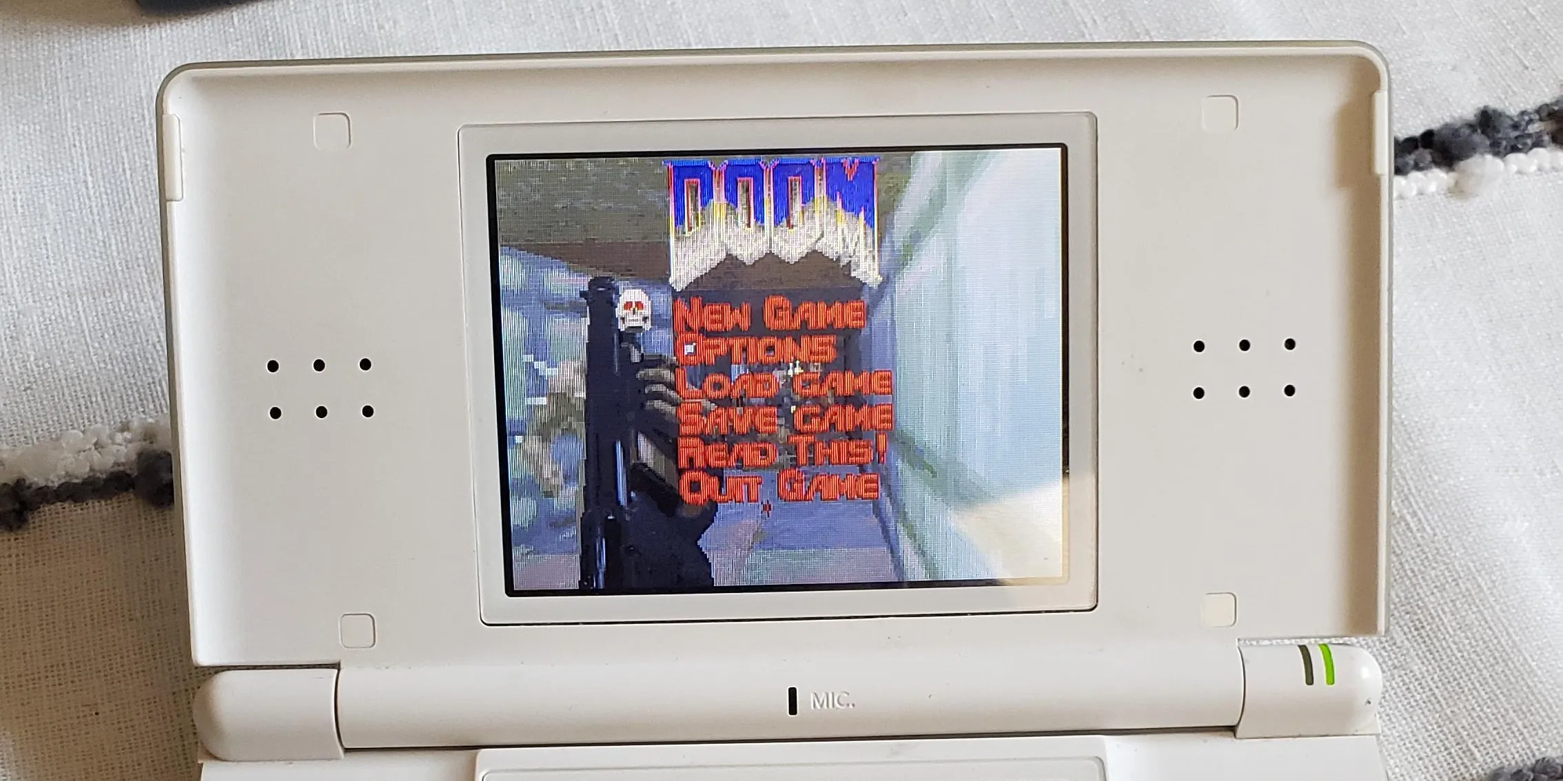 Nintendo DS che esegue Doom