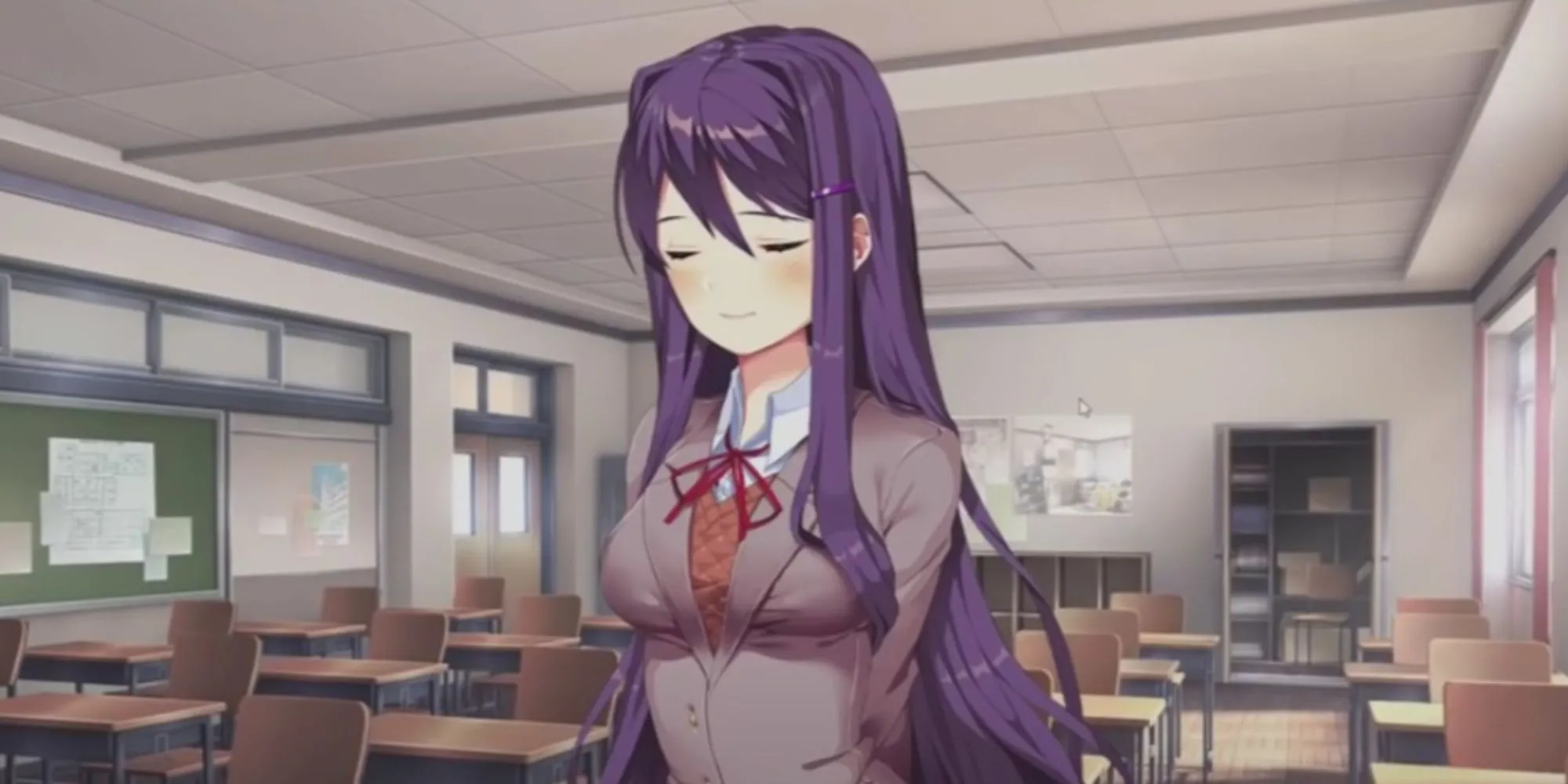 Yuri se tient dans la salle de classe de Doki Doki Literature Club