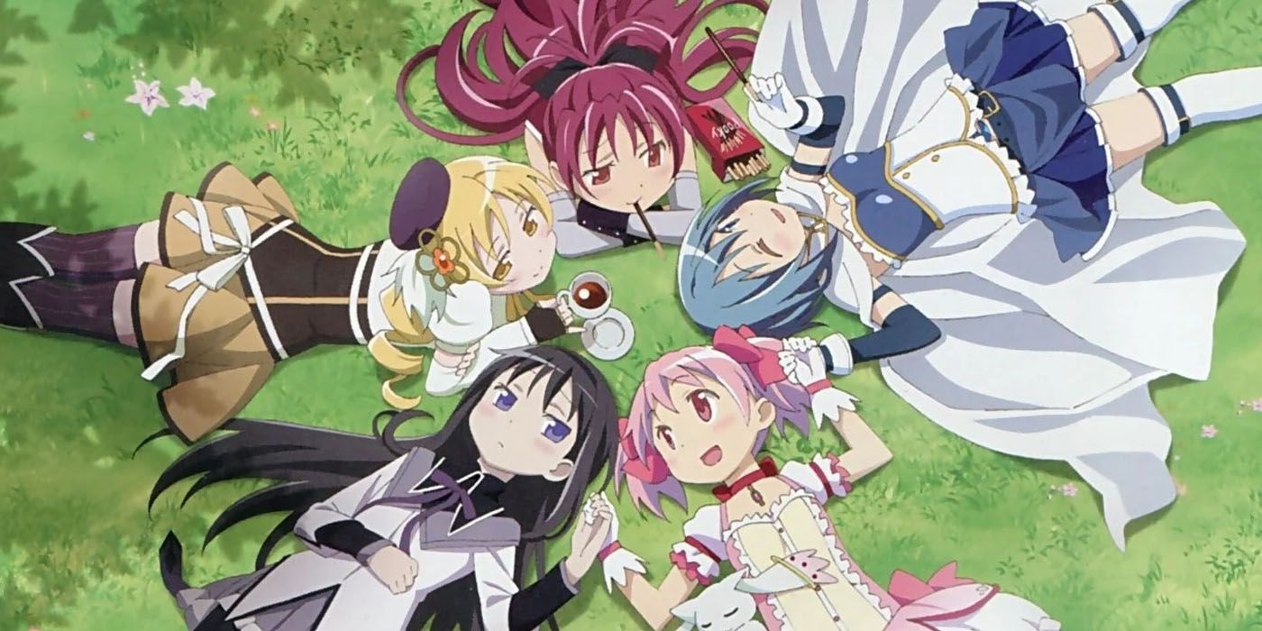 Puella Magi Madoka Magica protagonistes : Kyoko Sakura, Sayaka Miki, Madoka Kaname, Homura Akemi et Mami Tomoe.