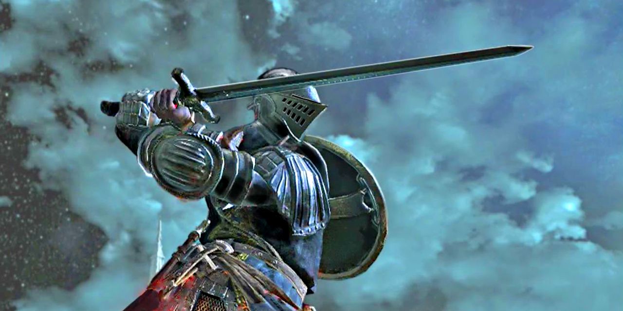 Giocatore impugna una spada dritta in posizione di attacco indossando un'armatura di cavaliere d'élite
