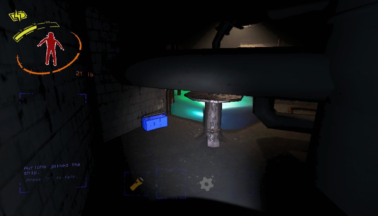 プレイヤーキャラクターがLethal Companyの広いボイラーの下に設置されたブームボックスに近づくヒグロデールを見ています。