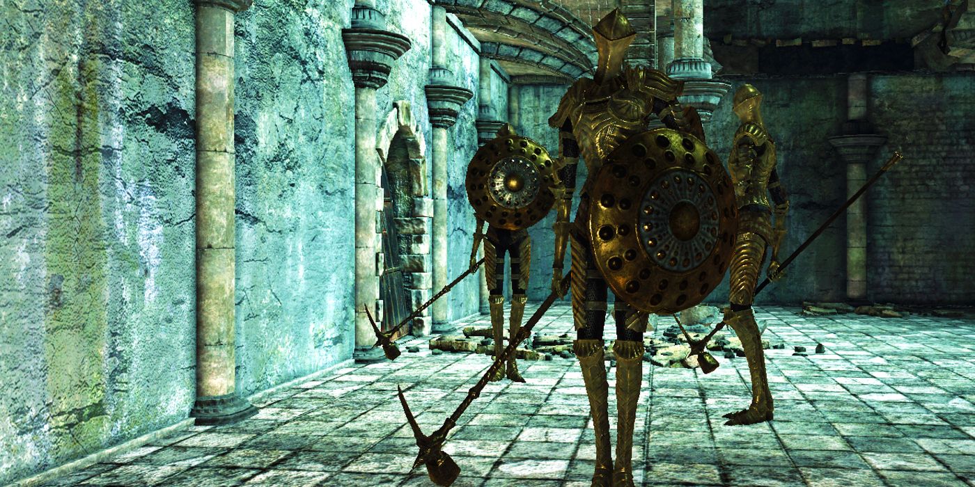 Os 3 Ruin Sentinels em Dark Souls 2 em sua armadura dourada