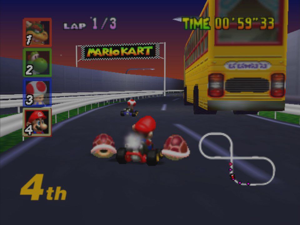Mario insegue Toad accanto a un autobus giallo in Mario Kart 64