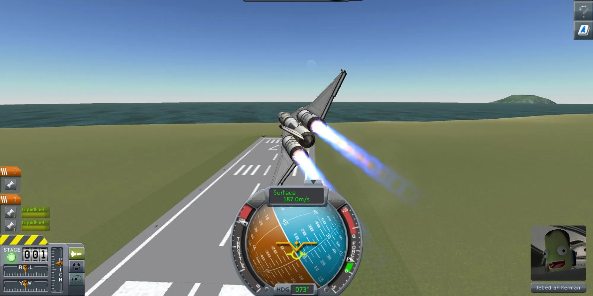 Una nave in decollo in Kerbal Space Program