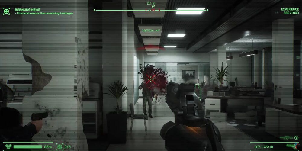 RoboCop disparando a un enemigo con la pistola Auto-9