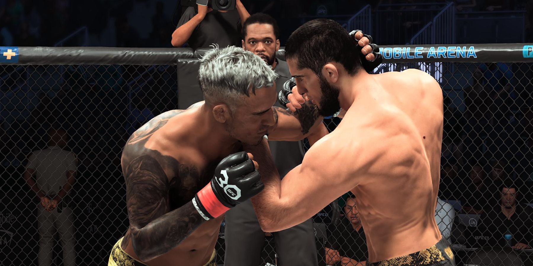 UFC 5 Oliveira com o clinch