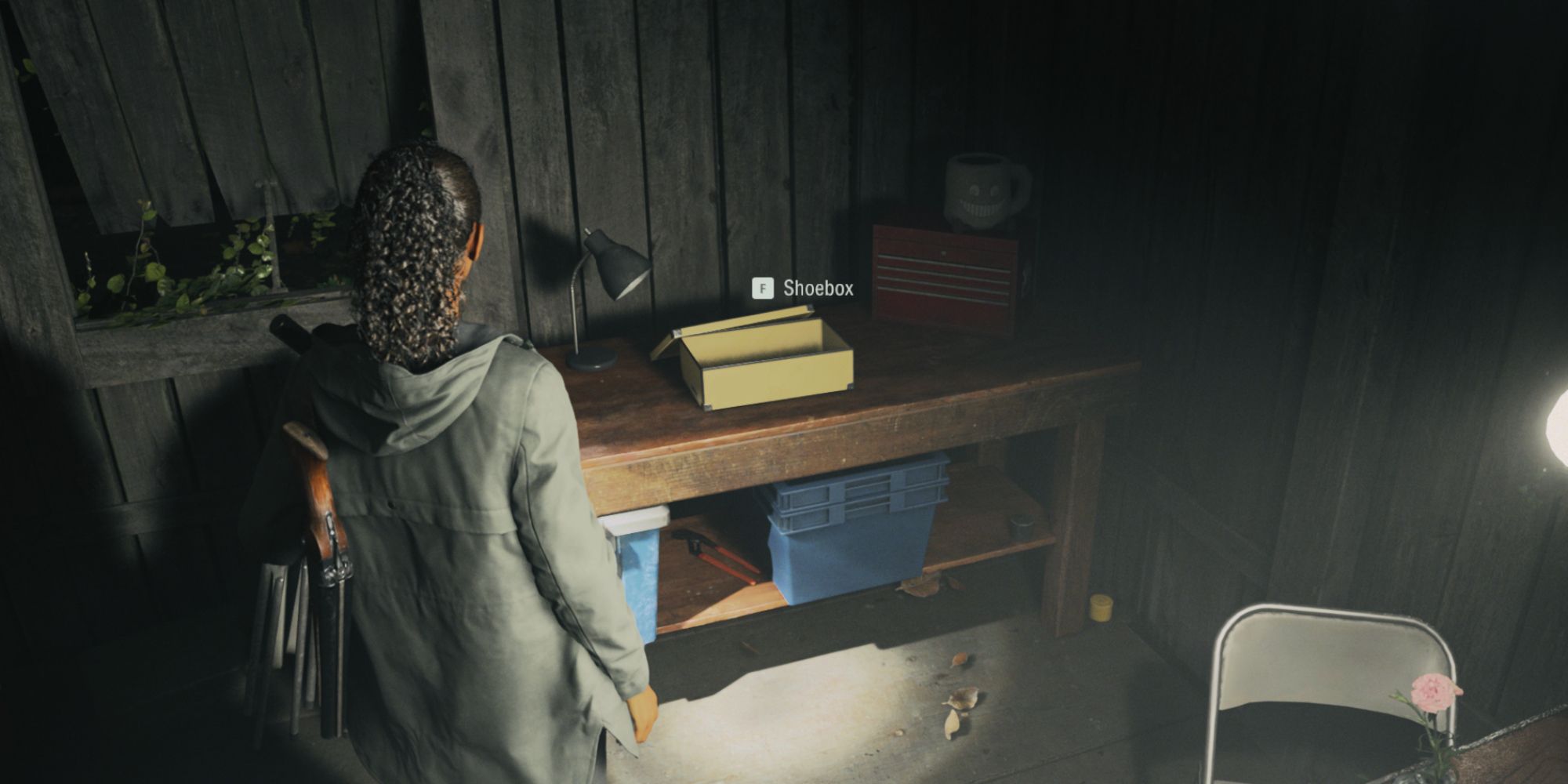 Сага Андерсон хранит свои излишки инвентаря в коробке для обуви в Алане Уэйке 2