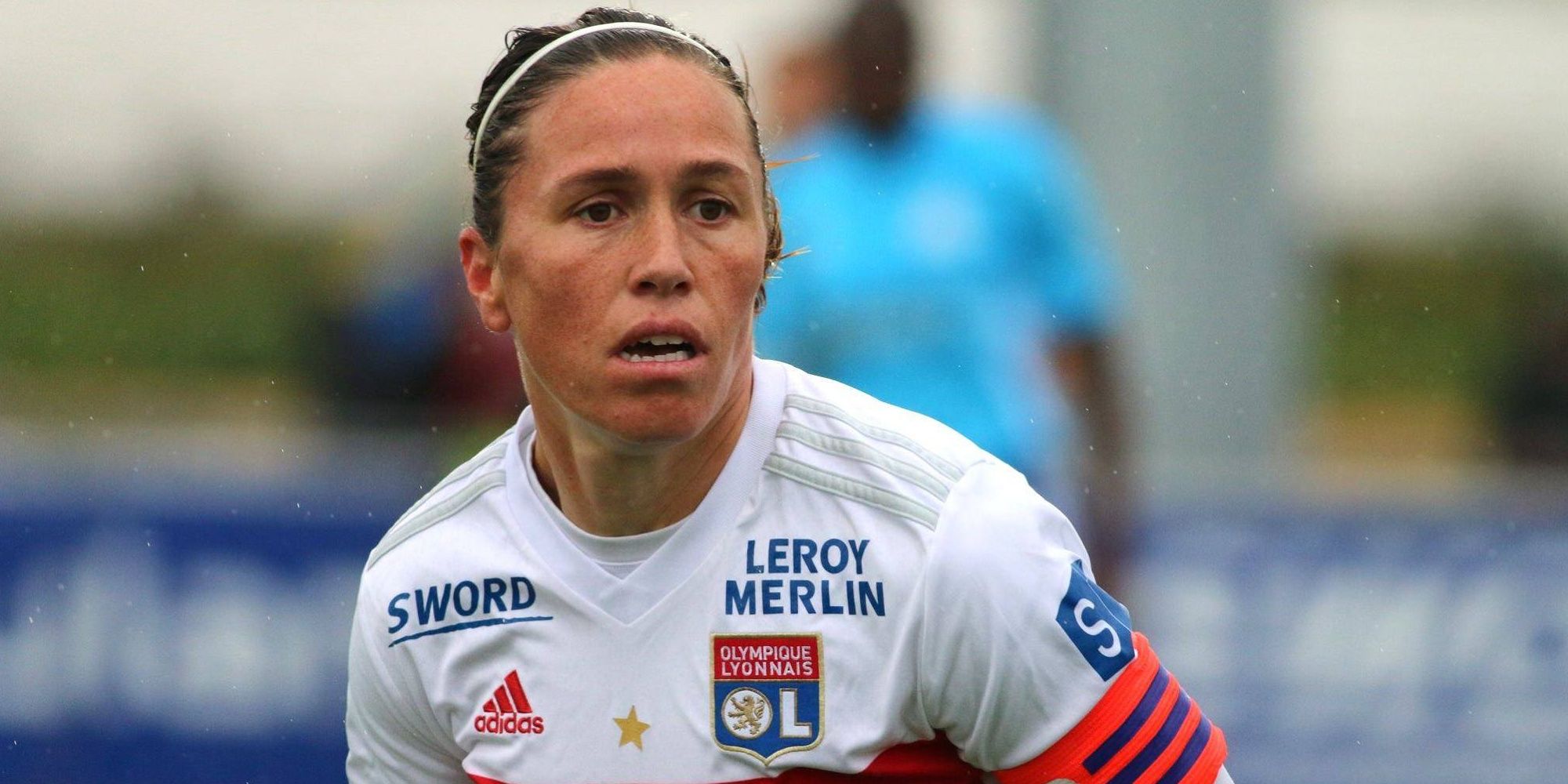 Camille Abily jugando para Lyon