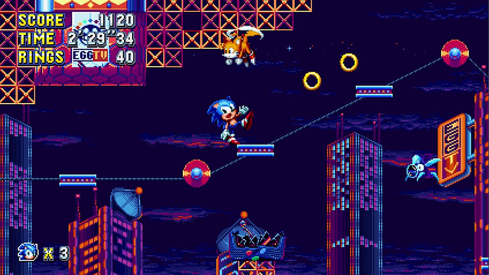 Sonic l'hérisson se balance précairement sur une plateforme mobile tandis que Tails plane au-dessus dans une capture d'écran de Sonic Mania