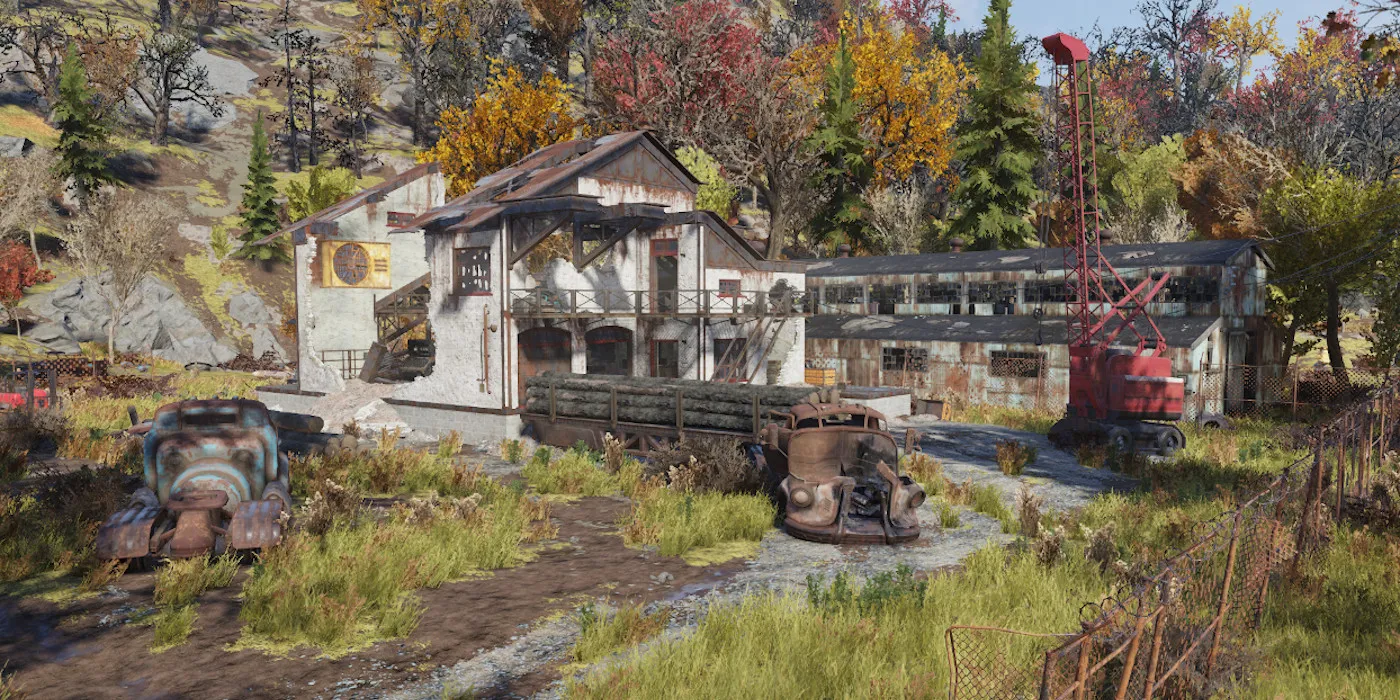 El Aserradero Gilman se encuentra entre vallas oxidadas y una línea de árboles coloridos en Fallout 76.