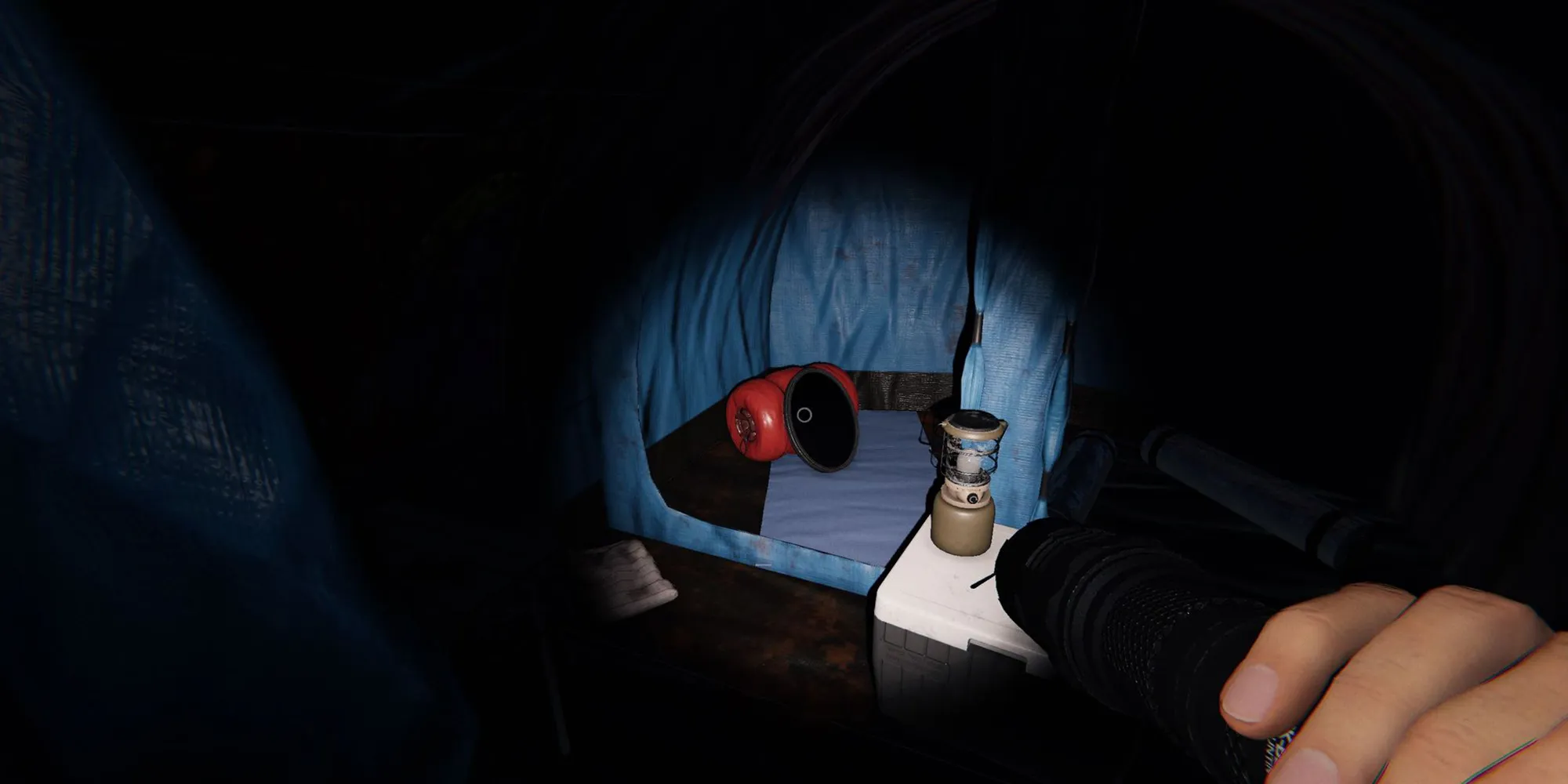 Image depicts a haunted mirror on the ground in a blue tent in Maple Lodge Campsite in Phasmophobia.