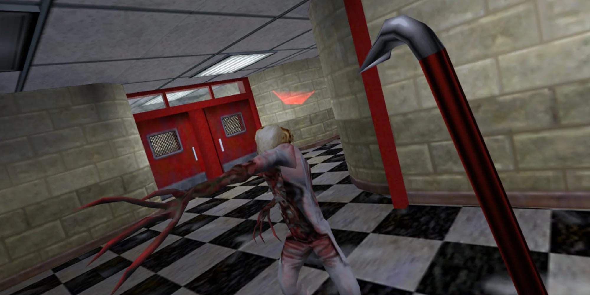 Существо нападает на игрока с ломом в коридоре в Half-Life