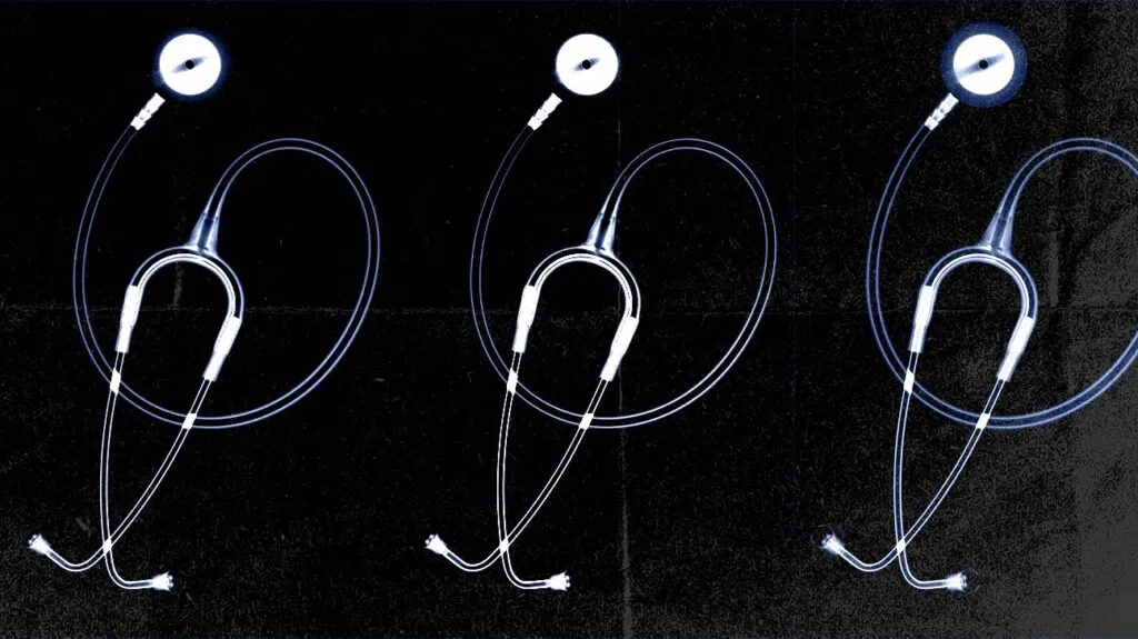Une radiographie de trois stéthoscopes