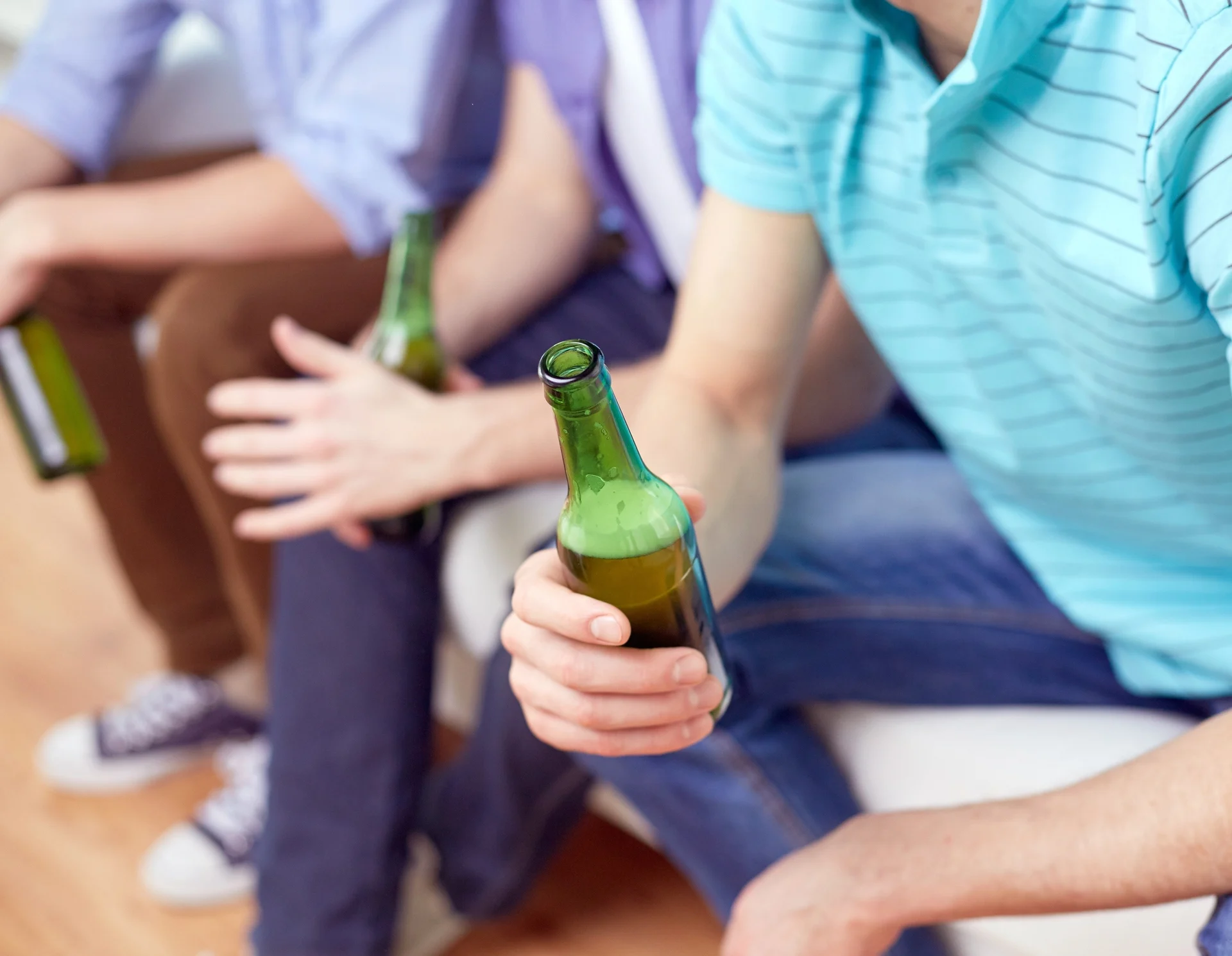 Imagen de noticias: el estrés como factor principal que lleva a los adolescentes a abusar de las drogas y el alcohol