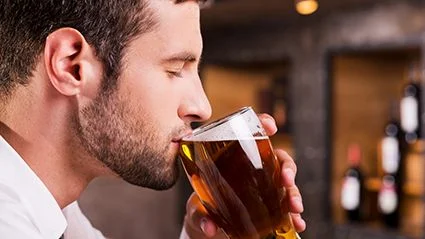 Immagine di notizie: Gli uomini che vogliono essere padri dovrebbero fare una pausa dall'alcol