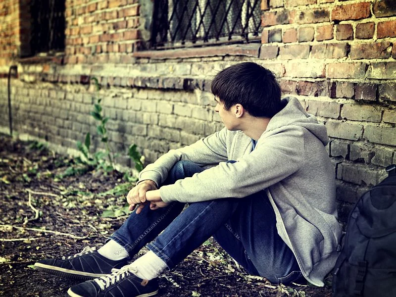 Image de l'article : Retrait Social chez les Enfants, les Ados Peut Signaler un Risque de Suicide Plus Élevé Plus Tard : Étude